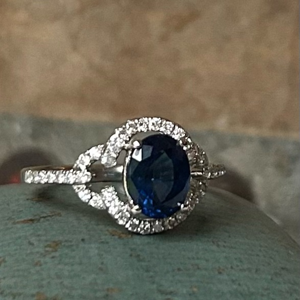 Natural Sapphire and Diamonds 18k White Gold
